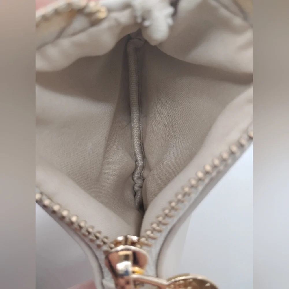 Valentino Orlandi Cream Pouch Keychain with Gold Accent BNWOT - Picture 5 of 5